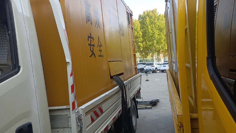 九台如何判断柴油发电机组和UPS电源的切换时间是否符合要求？